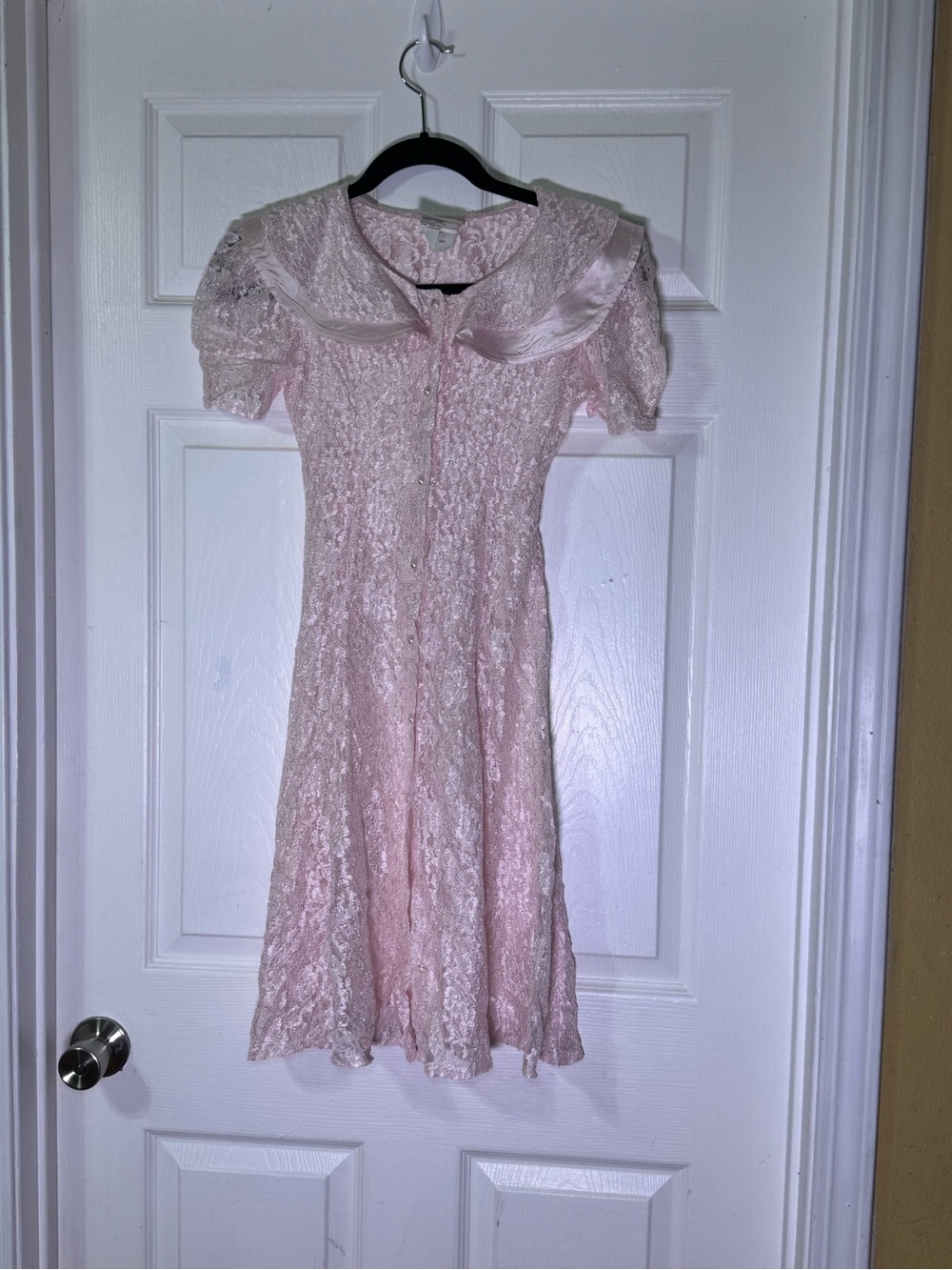 Vintage Delicate Pink Lace Mini Dress with Peter Pan Collar
